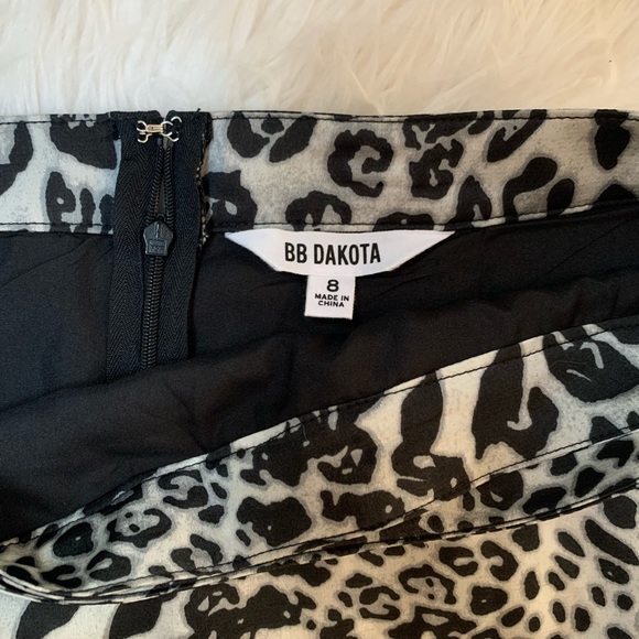 BB Dakota Leopard Wrap Mini Skirt with Ruffle, Size 8 - Picture 9 of 11